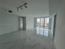 335 S Biscayne Blvd, Unit 1509 in Miami, FL - Building Photo - Building Photo