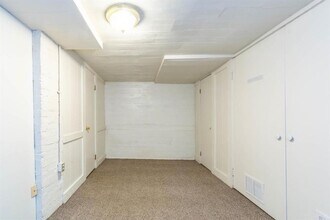 219 E 8th St-Unit -219Hse Lower Level in Bloomington, IN - Building Photo - Building Photo