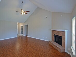 6943 Country Walk Dr in Cordova, TN - Building Photo - Building Photo