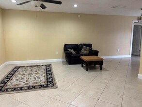 11448 60th Ln N in Pinellas Park, FL - Foto de edificio - Building Photo