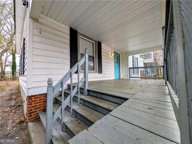 1716 Thompson Ave in East Point, GA - Foto de edificio - Building Photo