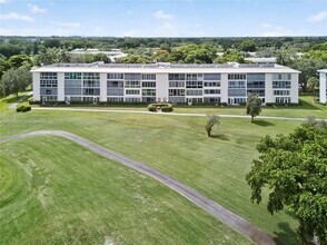 2801 Victoria Way in Coconut Creek, FL - Building Photo - Building Photo
