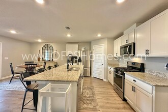 4653 Honor Guard Wy in Crestview, FL - Building Photo - Building Photo