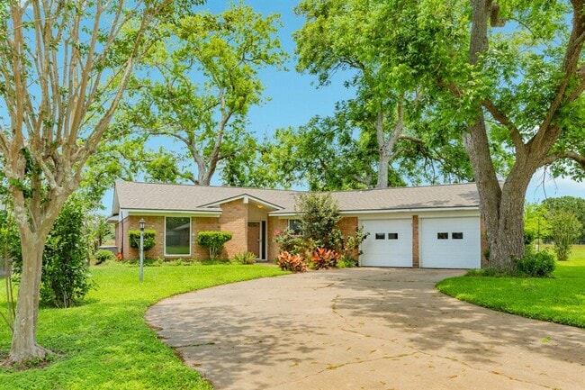 property at 438 Wellshire Dr