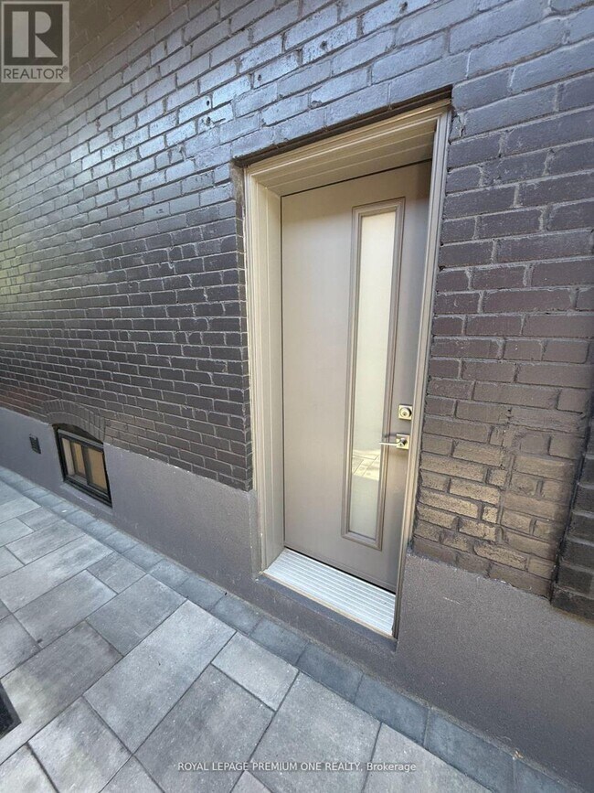 39 Lonborough Ave in Toronto, ON - Building Photo - Building Photo