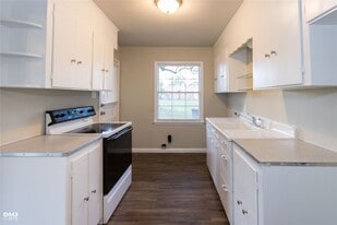 2558 Broadway in Beaumont, TX - Building Photo