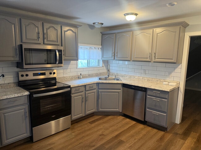 36 Main St in Delaware Water Gap, PA - Building Photo - Building Photo