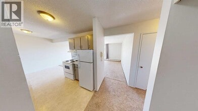 10505-10103 103 St in Grande Prairie, AB - Building Photo - Building Photo