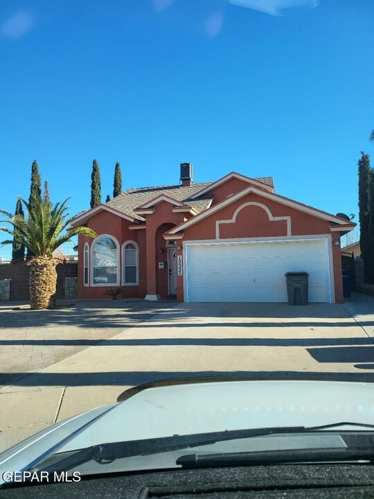 12537 Tierra Libre Way in El Paso, TX - Building Photo