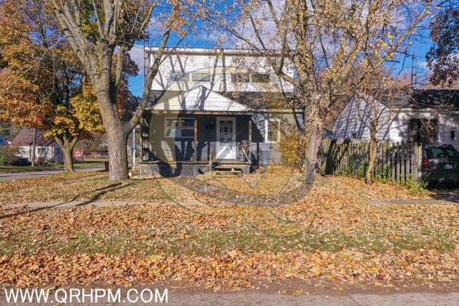 property at 3722 Larchmont St