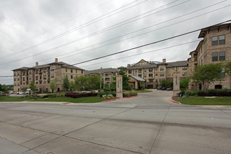 Lakeview at Josey Ranch in Carrollton, TX - Building Photo - Building Photo