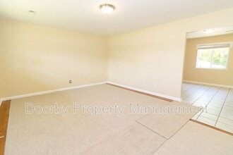 2418 Hickory Valley Rd in Chattanooga, TN - Building Photo - Building Photo