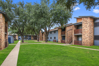 The District on Collins in Arlington, TX - Foto de edificio - Building Photo