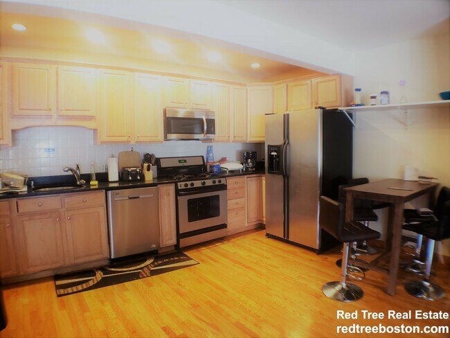 29 Sutherland Rd, Unit 1 in Boston, MA - Building Photo - Building Photo