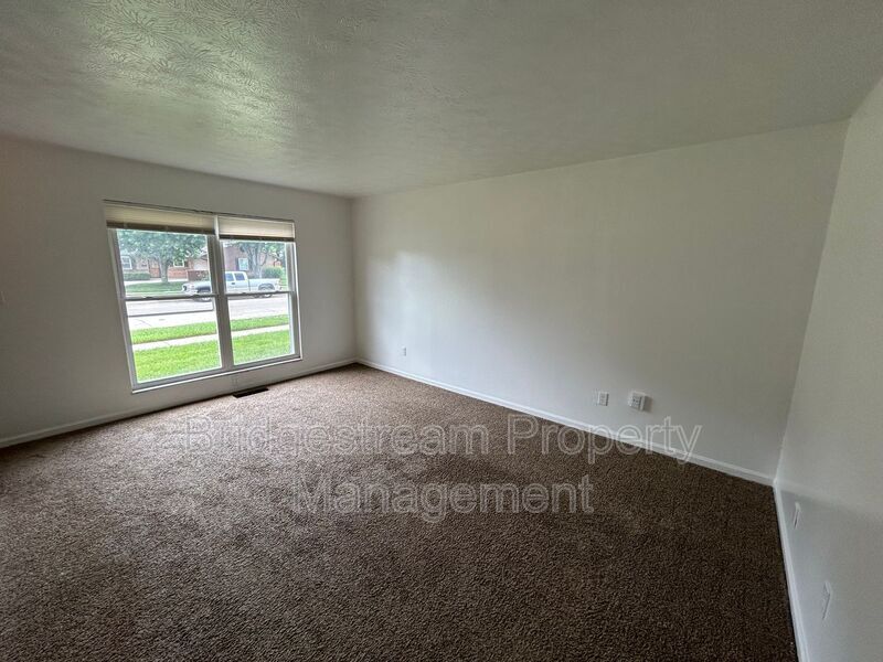 955 Taylorsview Dr in Vandalia, OH - Building Photo