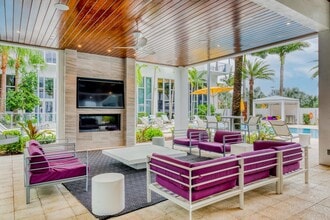 Windsor at Pembroke Gardens in Pembroke Pines, FL - Foto de edificio - Building Photo