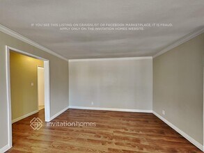 12000 Lorne St in Los Angeles, CA - Foto de edificio - Building Photo