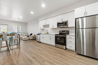 Pakeva in San Diego, CA - Foto de edificio - Building Photo