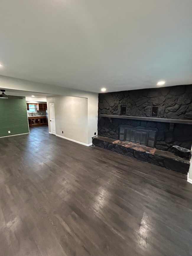 1909 Menard Dr, Unit 1909 Menard Dr