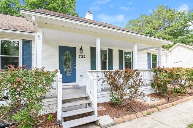 737 E Maple Ln in Fuquay Varina, NC - Building Photo - Building Photo