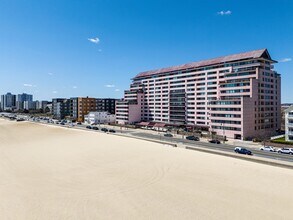 356 Beach St, Unit #2W in Revere, MA - Building Photo - Building Photo