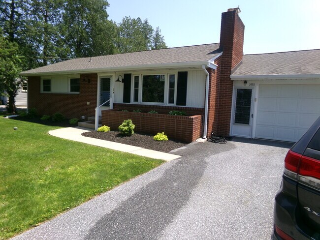 2052 Miller Rd in East Petersburg, PA - Building Photo - Building Photo