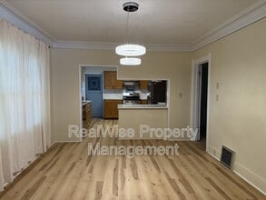 1658 SE Cobb St in Roseburg, OR - Building Photo - Building Photo
