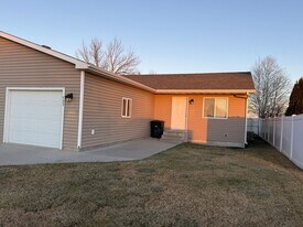 521 Yellowstone Ave in Laurel, MT - Building Photo