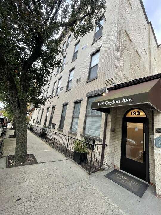 193 Ogden Ave. in Jersey City, NJ - Building Photo