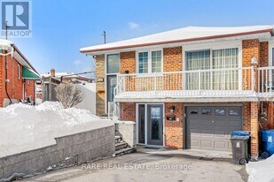 22 Bamford Crescent in Toronto, ON - Building Photo
