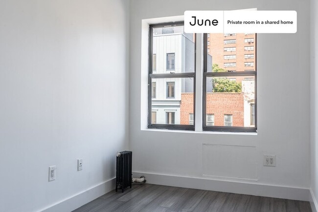 Private bedroom in 2 bed/1 bath Home in New York, NY - Building Photo - Building Photo