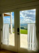 205 Island View Dr in Woodland, WA - Foto de edificio - Building Photo