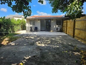 7418 SW 21st St in Miami, FL - Building Photo - Building Photo