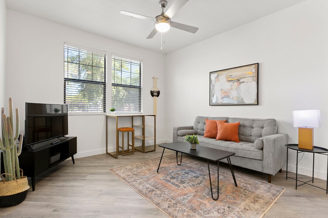 9450 W Cabela Dr in Glendale, AZ - Building Photo