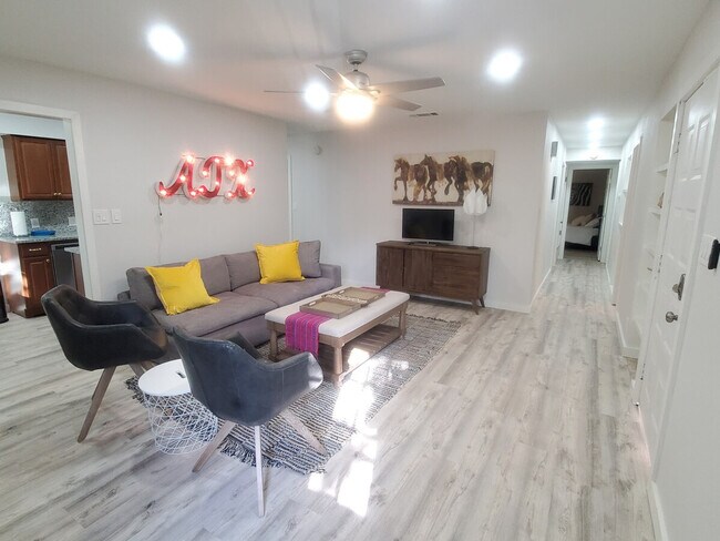 2501 Parker Ln in Austin, TX - Building Photo - Building Photo