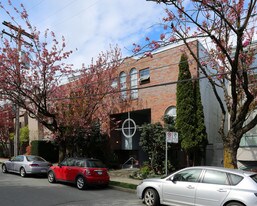 971 W 7th Ave in Vancouver, BC - Building Photo