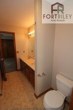 212 Commanche Ct in Junction City, KS - Building Photo - Building Photo