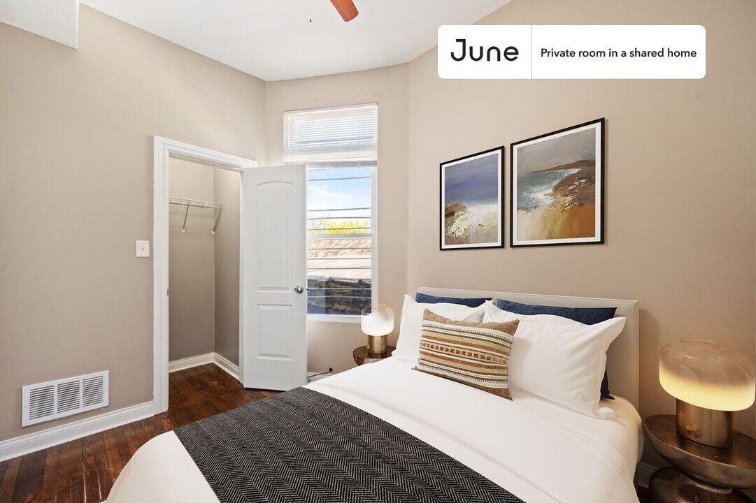 Room in Shared 3 bed/1 bath home in Chicago, IL - Building Photo
