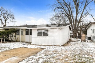 690 Loyola Dr in Florissant, MO - Building Photo