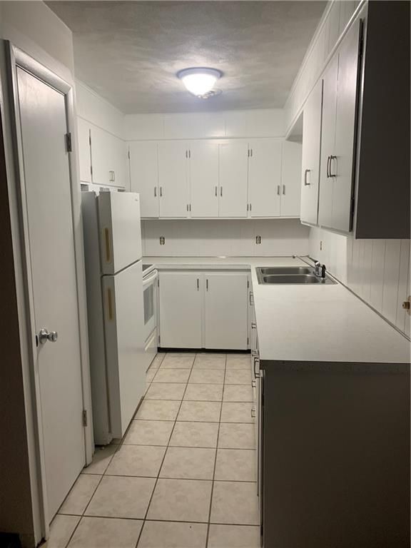 property at 4 Peeptoad Rd