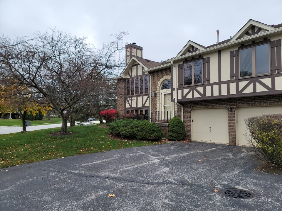 9230 Windsor Pkwy in Tinley Park, IL - Building Photo