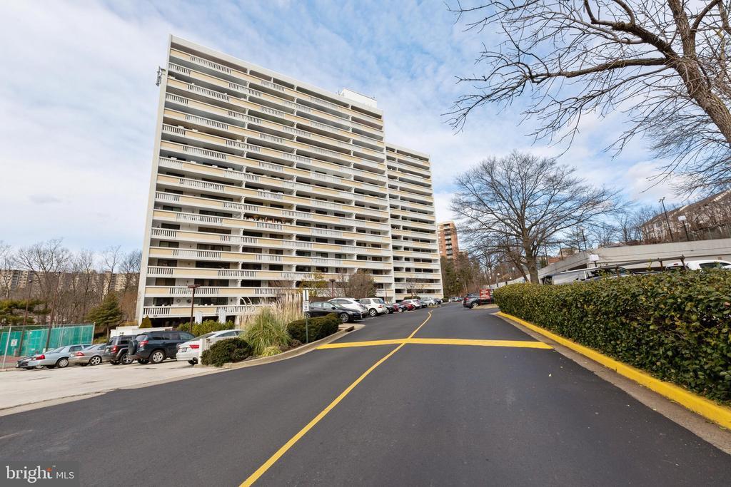 6101 Edsall Rd in Alexandria, VA - Building Photo