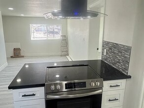 210 W Monroe Ave in Las Vegas, NV - Building Photo - Building Photo