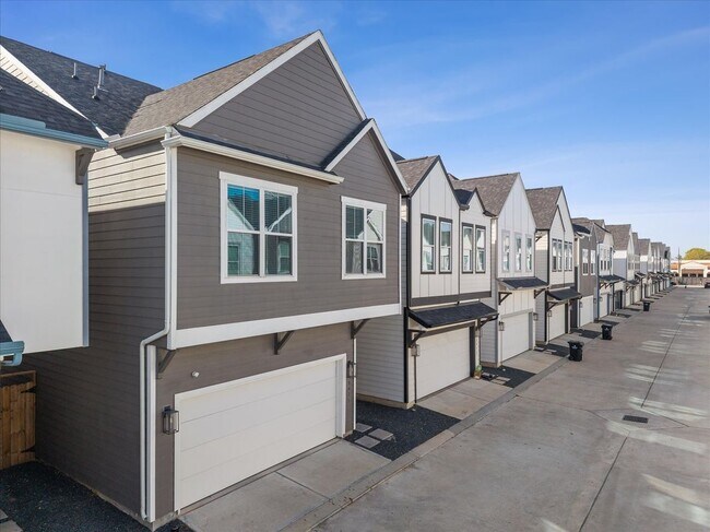 8411 Berry Brush Ln in Houston, TX - Building Photo - Building Photo
