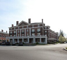 6 Main St in Lenox, MA - Building Photo
