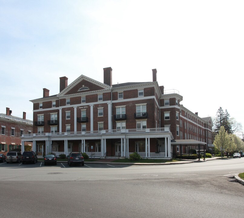 6 Main St in Lenox, MA - Building Photo
