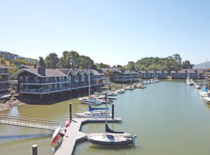 The Cove at Tiburon in Tiburon, CA - Foto de edificio - Building Photo