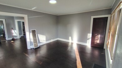 320 W Elm St, Unit 320 W Elm St in Kokomo, IN - Foto de edificio - Building Photo