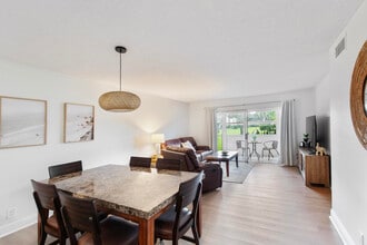 20 Abbey Ln in Delray Beach, FL - Building Photo - Building Photo