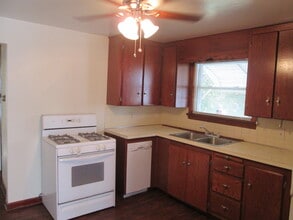 820 Lincoln Ave SE in Girard, OH - Building Photo - Building Photo